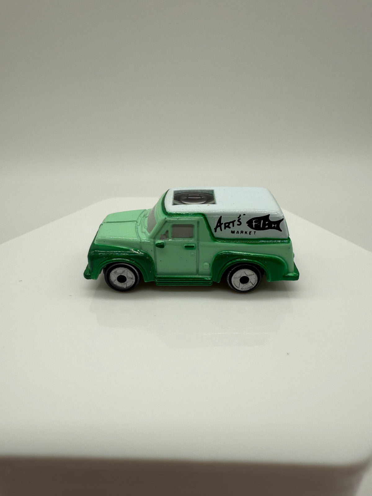 Galoob 1990 Micro Machines Private Eyes Ford '50's Panel Truck Arts Fish Market, photo 8 of 8
