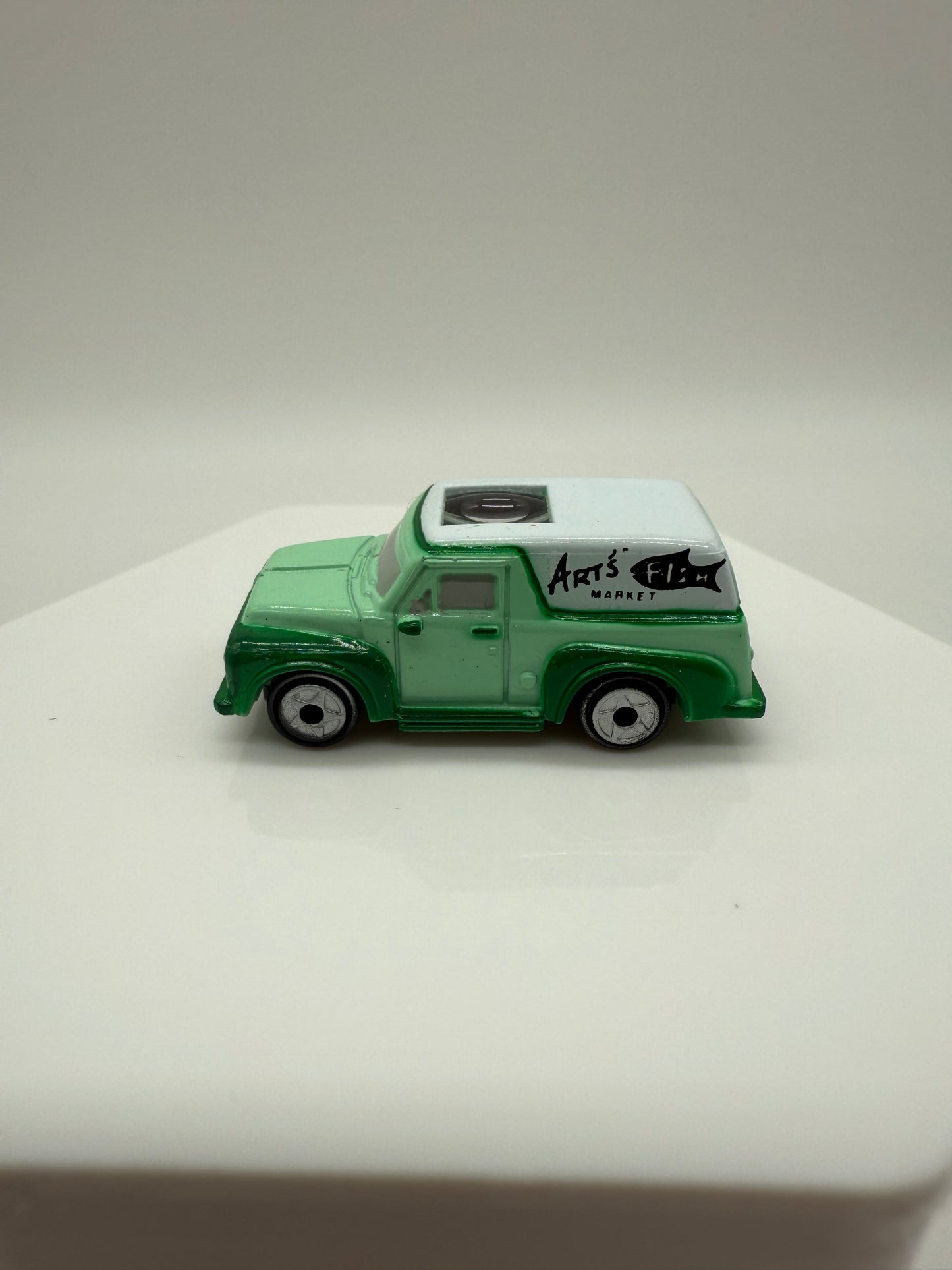 Galoob 1990 Micro Machines Private Eyes Ford '50's Panel Truck Arts Fish Market