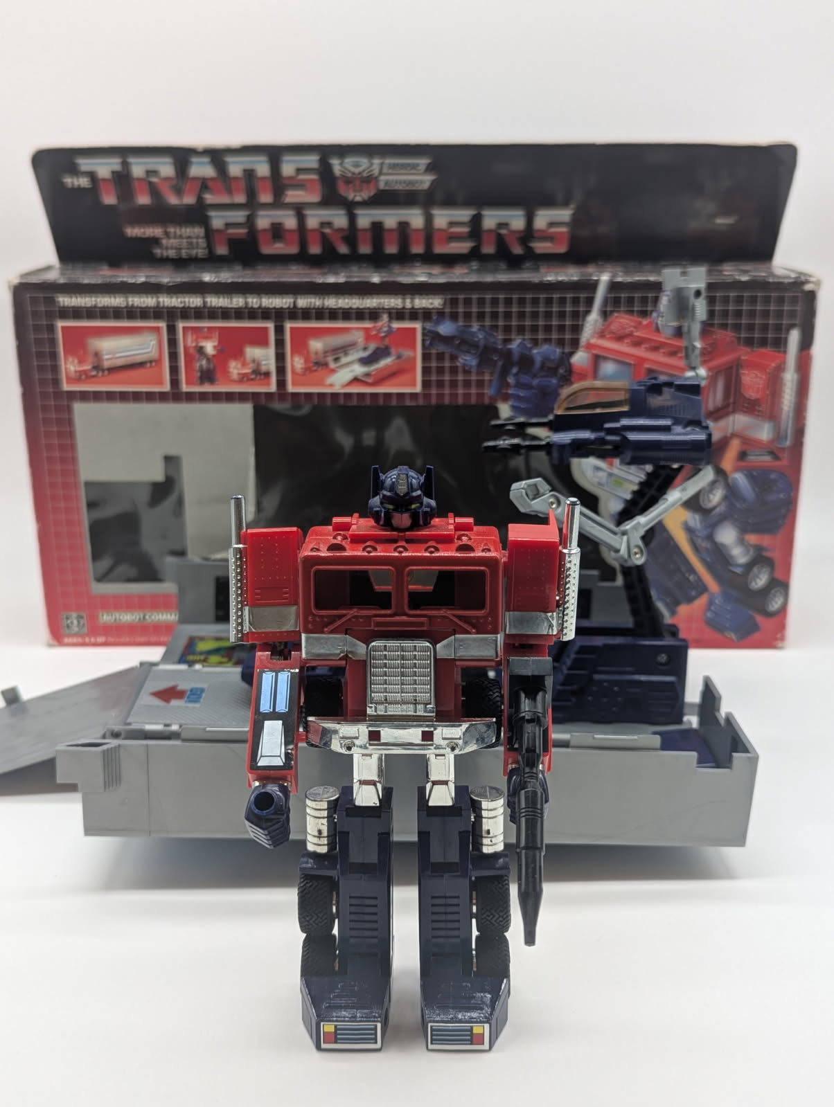 Vintage 1984 G1 Transformers Autobot Commander Optimus Prime