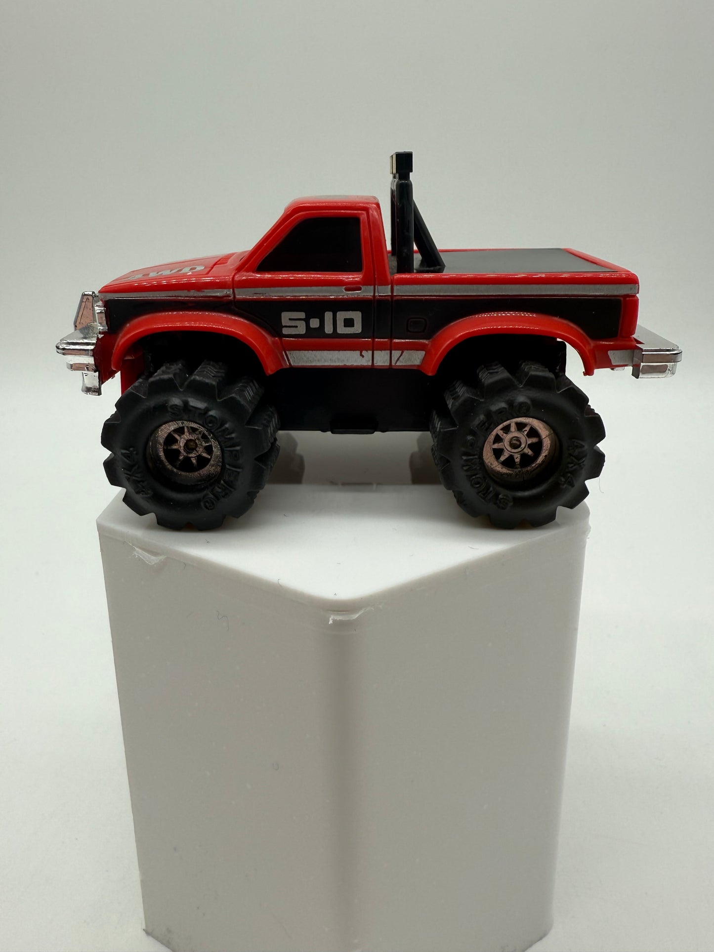 Schaper 1986 Stomper 4X4 Chevrolet S-10 Red Pick Up Truck