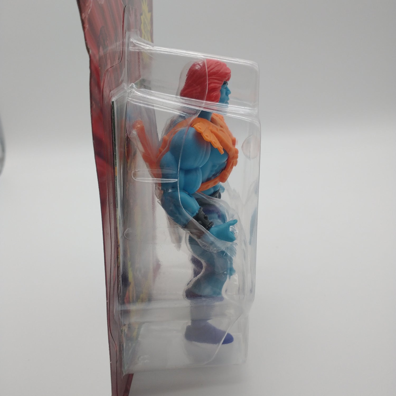  picture of the left side of the cart and bubble. The action figure is inside.
