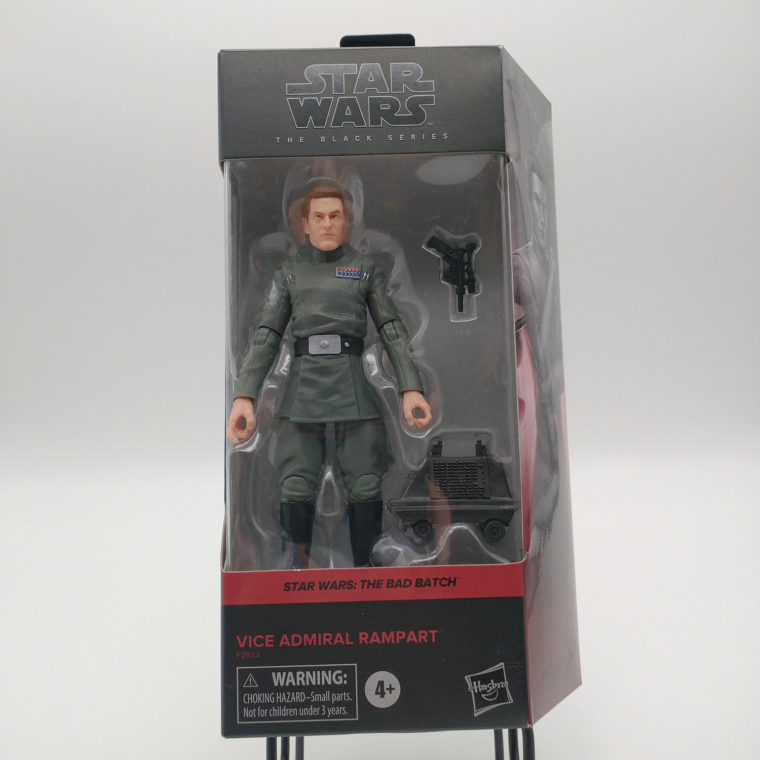 The front of the cart has the action figure inside the bubble along with a weapon and a mouse droid.