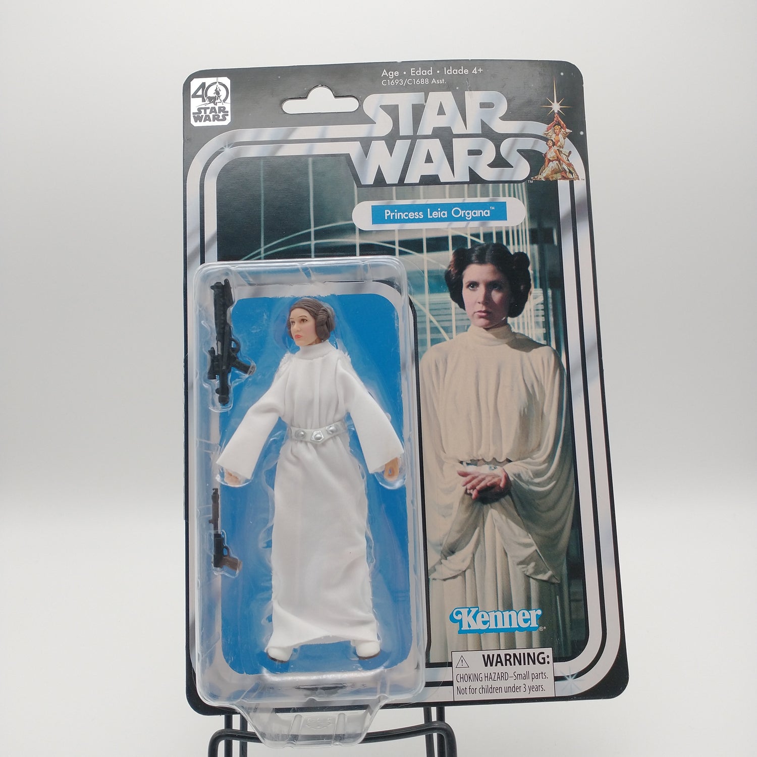 The front of the cart and bubble are sealed and undamaged. Inside the bubble is a woman action figure wearing long white robes and a silver belt. She has brown hair. Next to her in the bubble is two guns. 