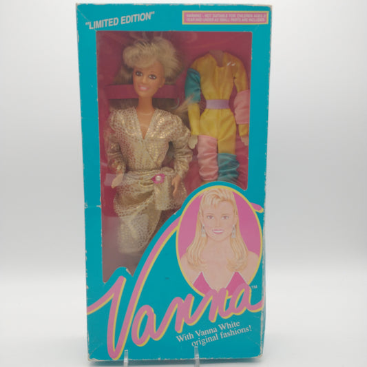 The front of the card and bubble. The figure is sealed inside.