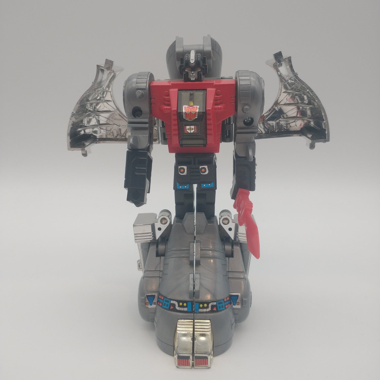 The front of the figure