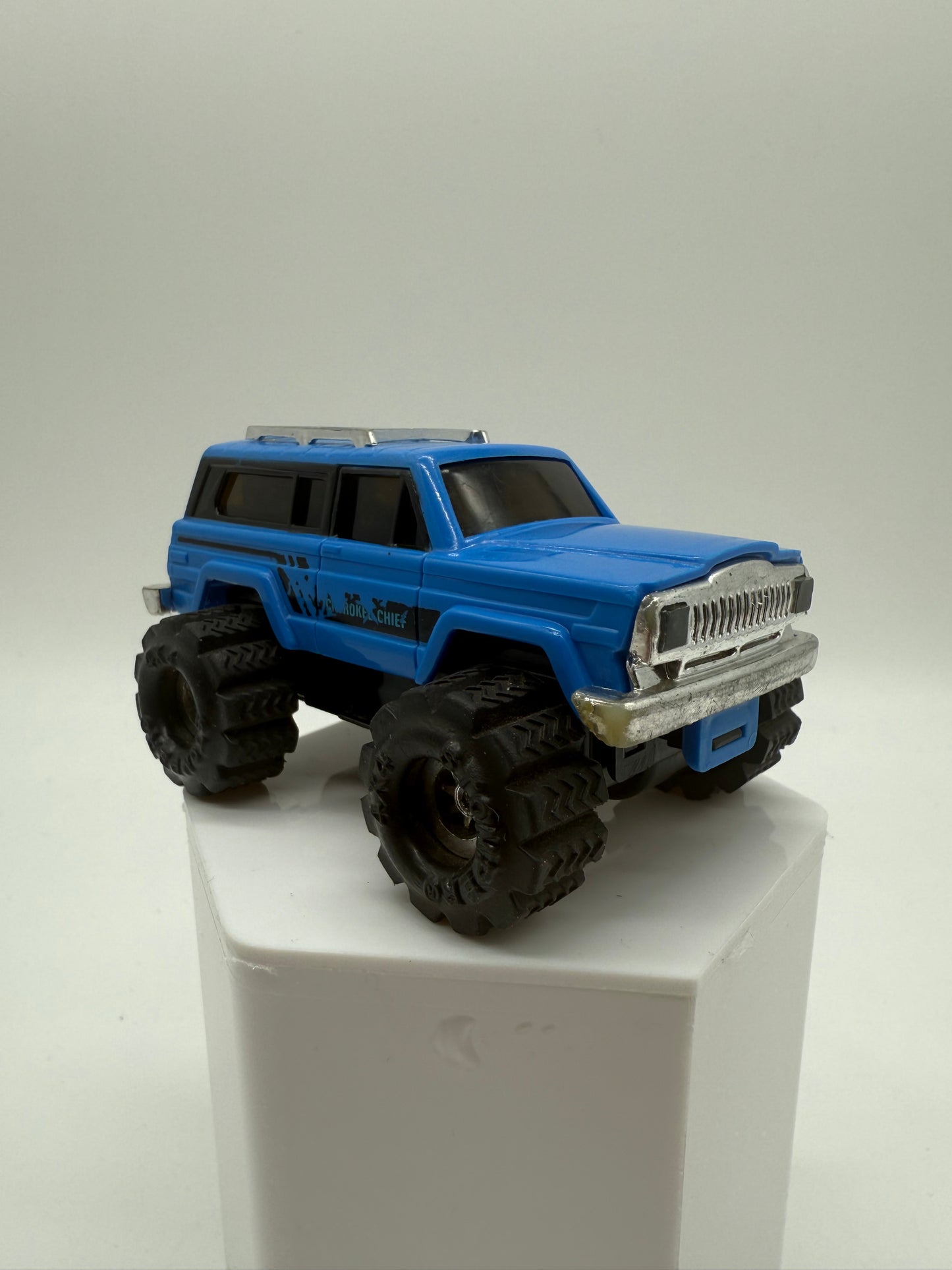 Schaper 1983 Stomper Jeep Blue Cherokee Chief