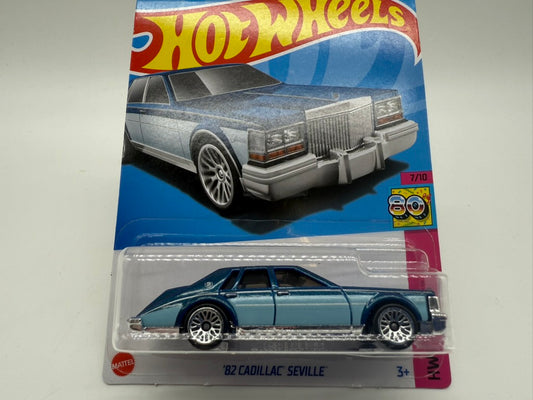 Hot Wheels 1982 Cadillac Seville 2021 Mattel (Blue)