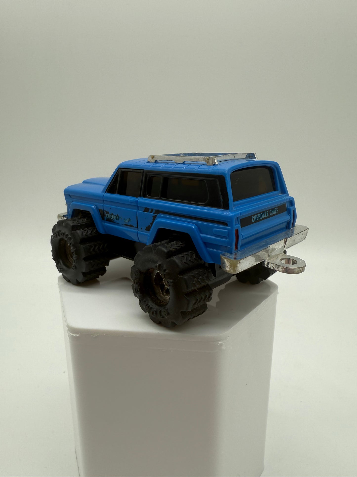 Schaper 1983 Stomper Jeep Blue Cherokee Chief