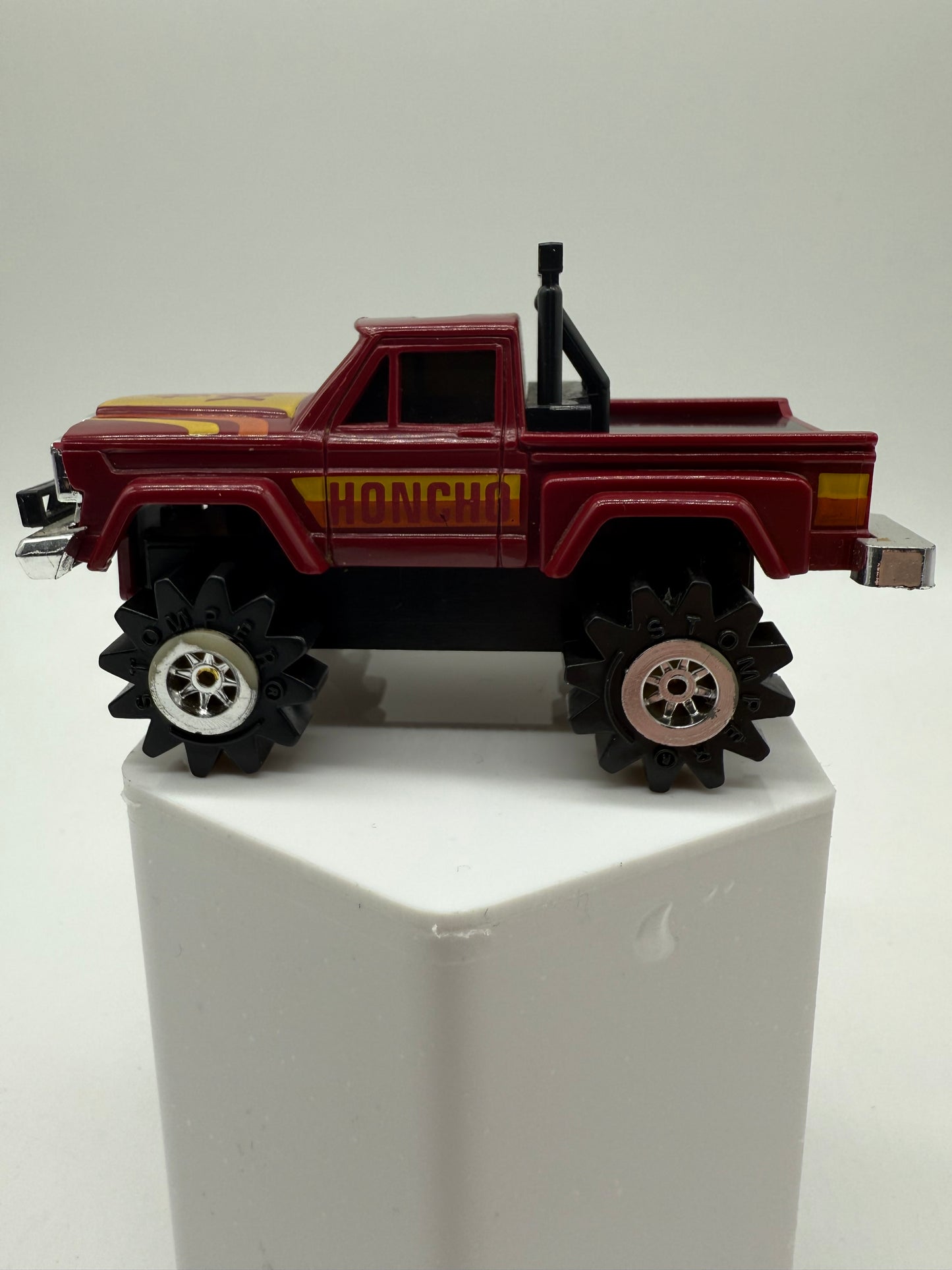 Schaper Stomper 1983 Gen II Jeep Honcho Maroon Pickup Battery Op Works