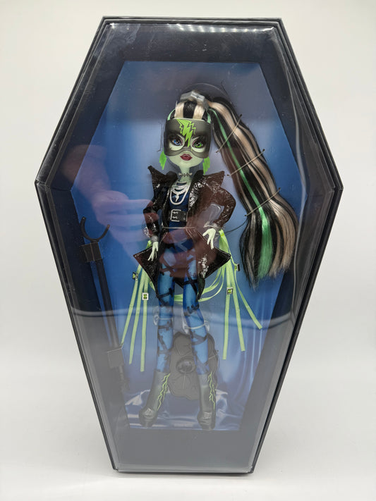 Monster High Haunt Couture Midnight Runway Frankie Stein Doll 2022 Mattel