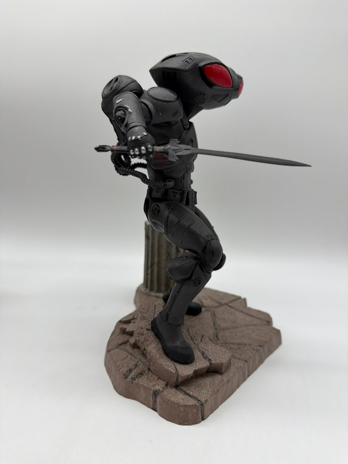Diamond Select Toys DC Gallery: Aquaman Black Manta PVC Diorama, photo 4 of 5