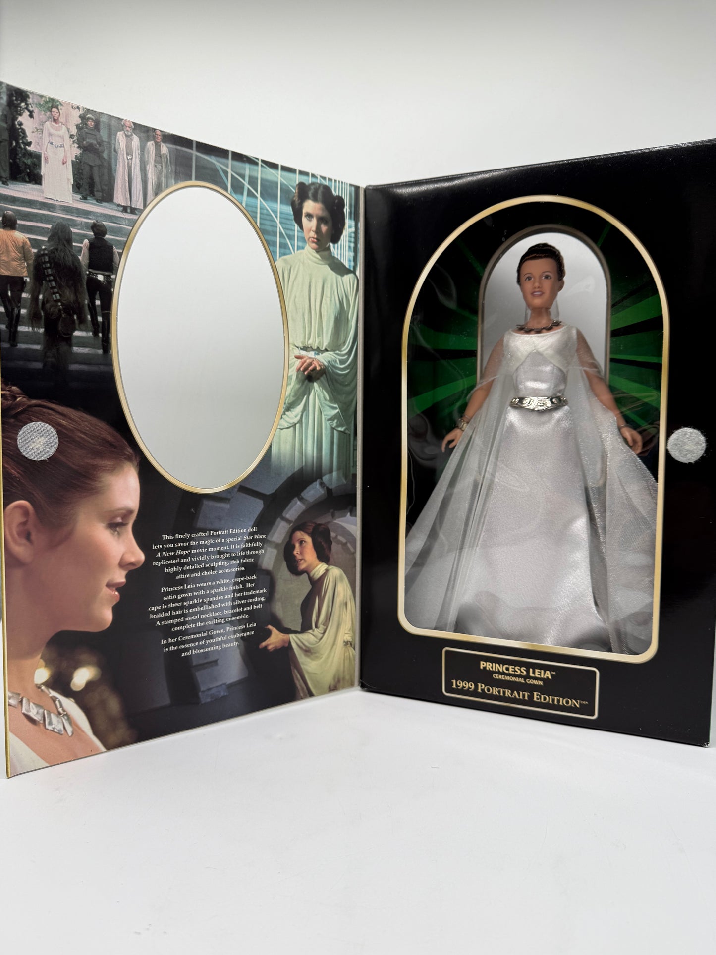 Hasbro 1998 Star Wars Classic Edition Princess Leia Ceremonial Gown 1999 Portrait Edition