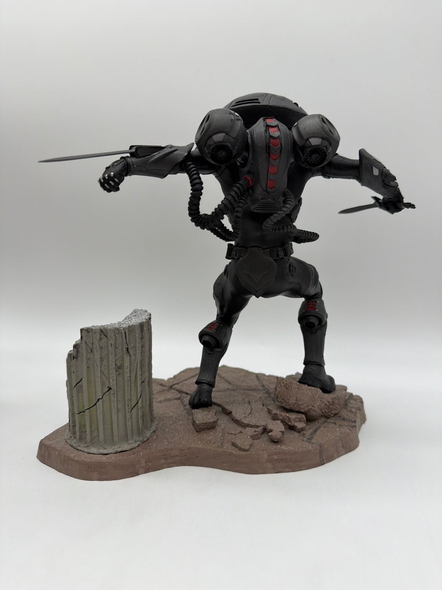 Diamond Select Toys DC Gallery: Aquaman Black Manta PVC Diorama