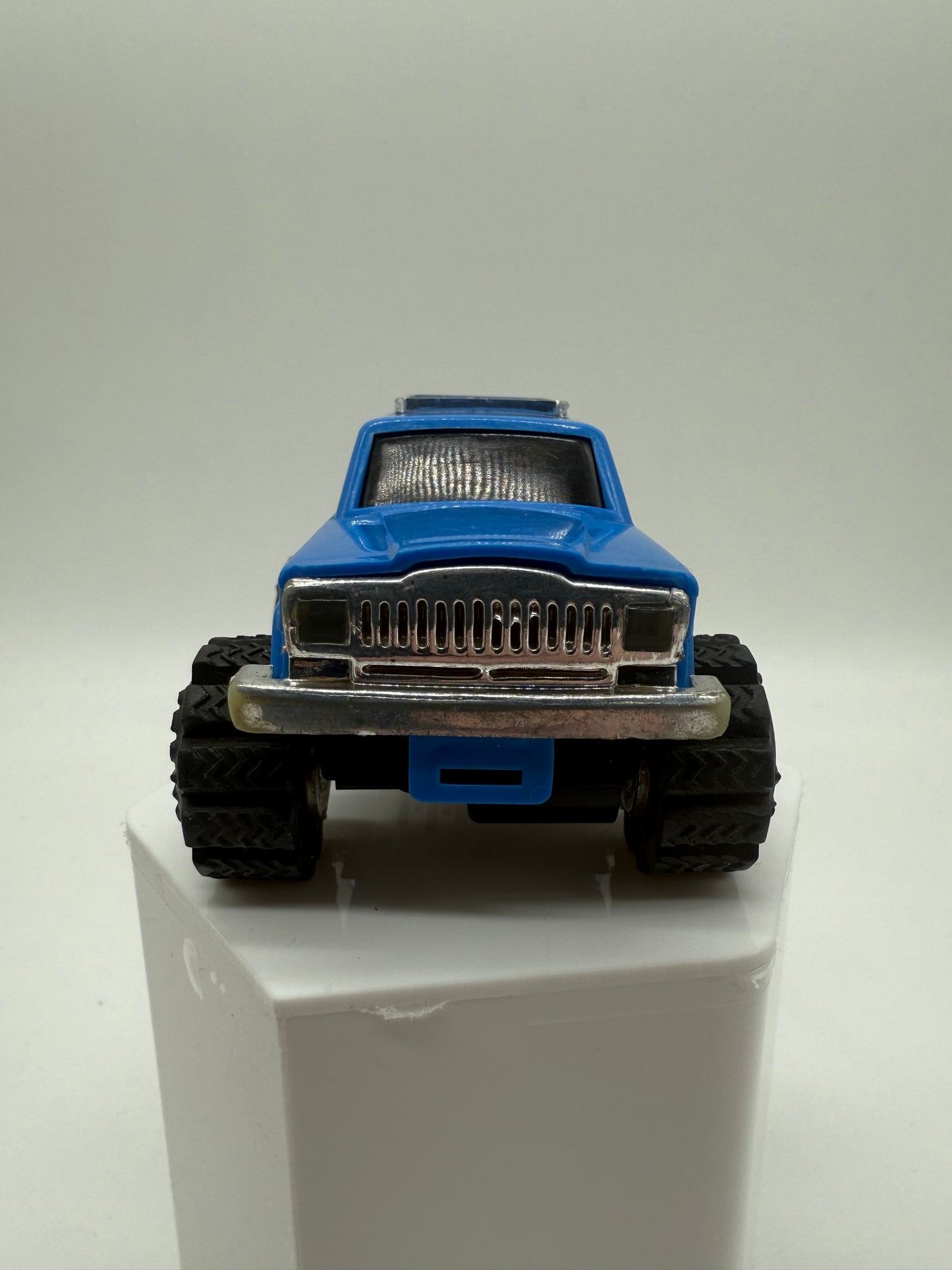 Schaper 1983 Stomper Jeep Blue Cherokee Chief