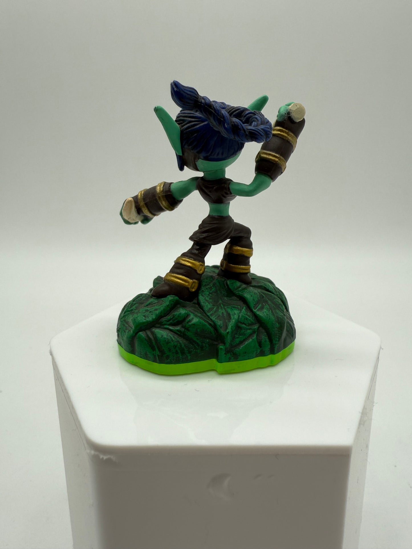 Activision 2011 Spyro's Adventure Skylanders Stealth Elf