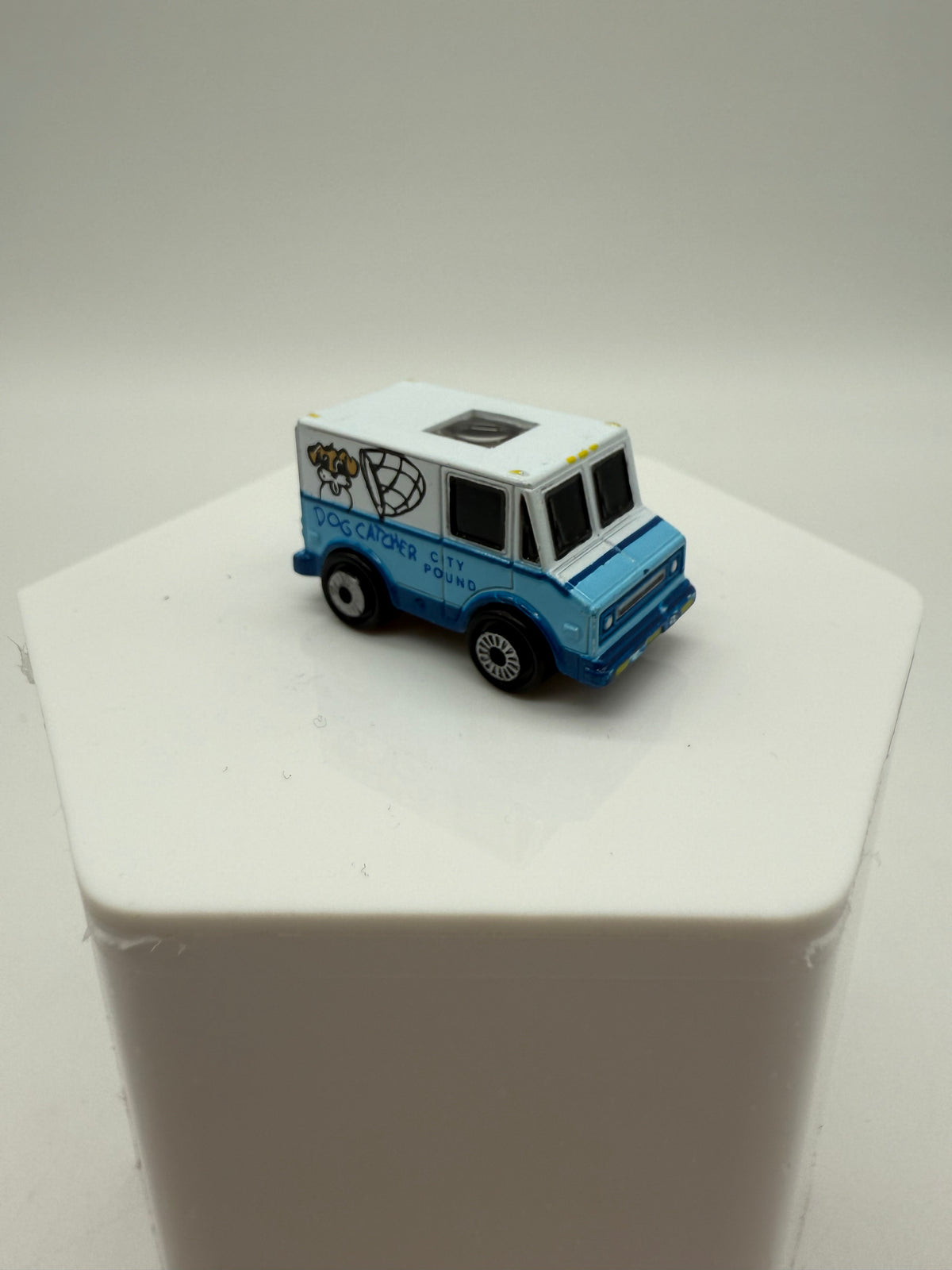 Galoob 1990 Micro Machines Private Eyes Dog Catcher, photo 3 of 8