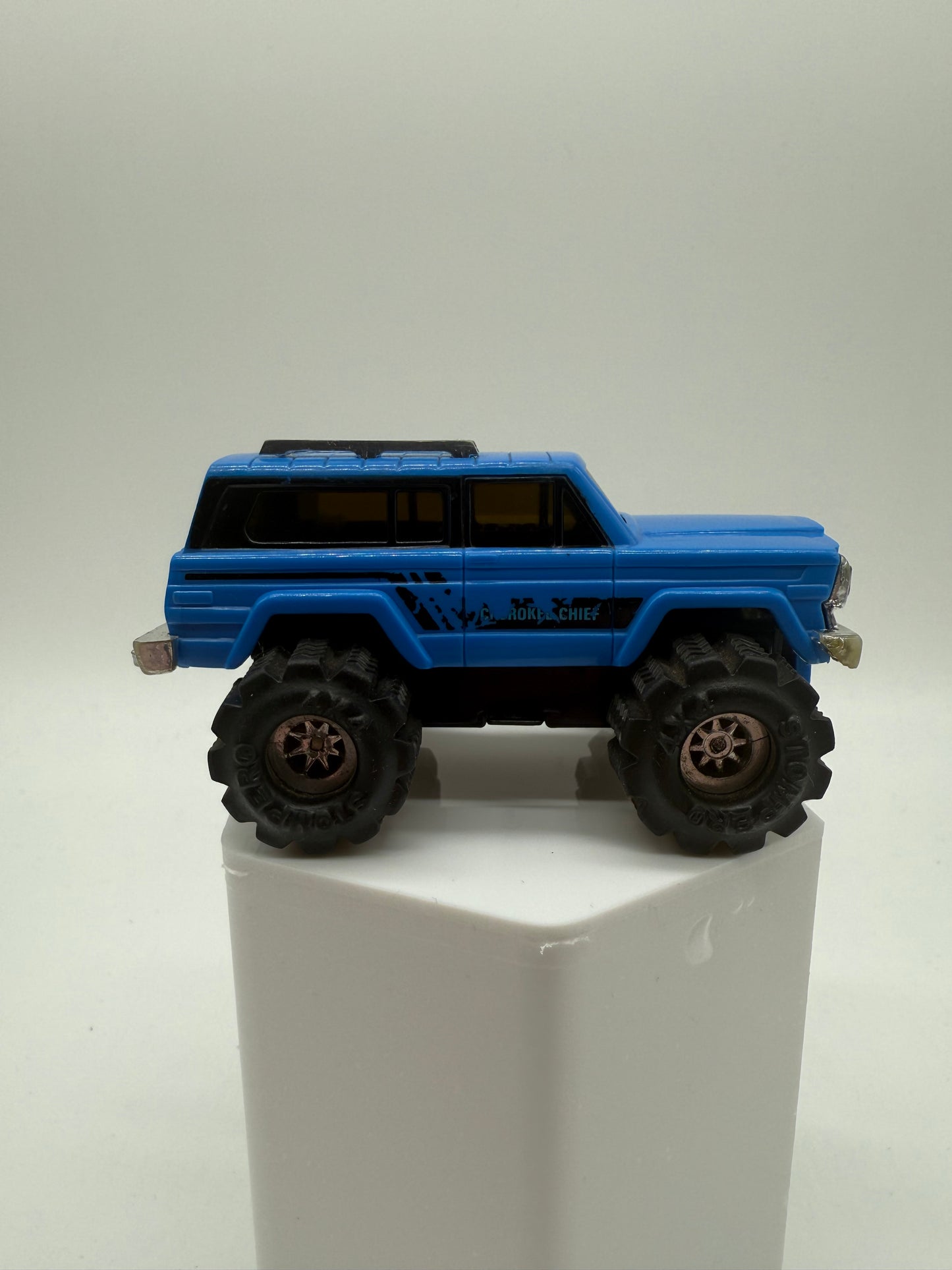 Schaper 1983 Stomper Jeep Blue Cherokee Chief