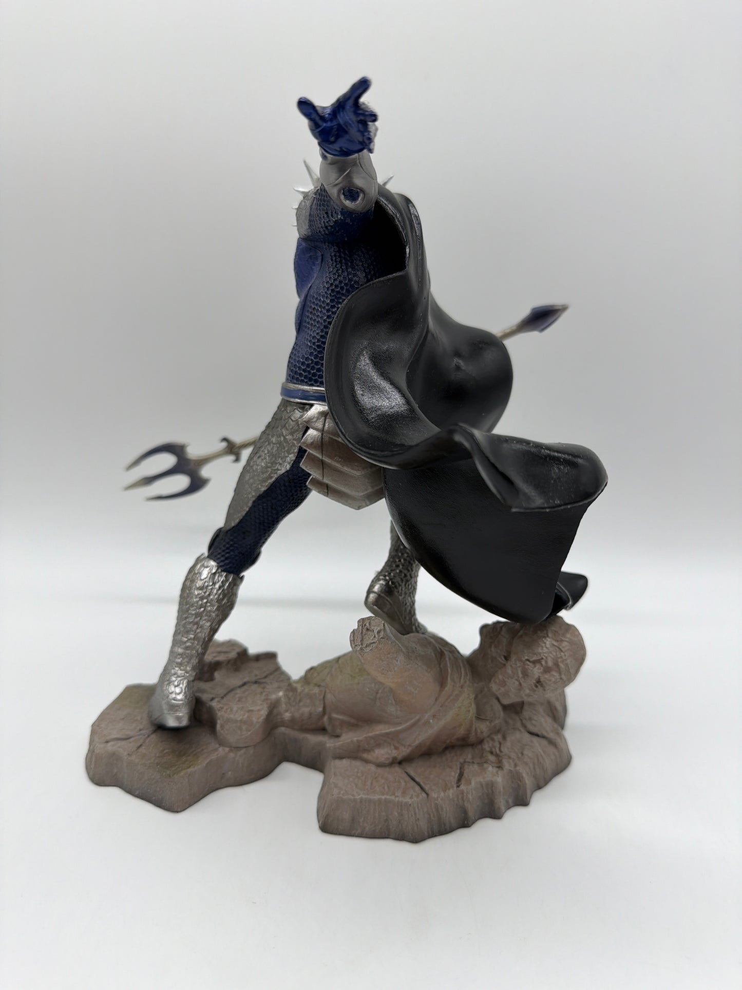 Diamond Select Toys DC Gallery: Aquaman Ocean Master PVC Diorama
