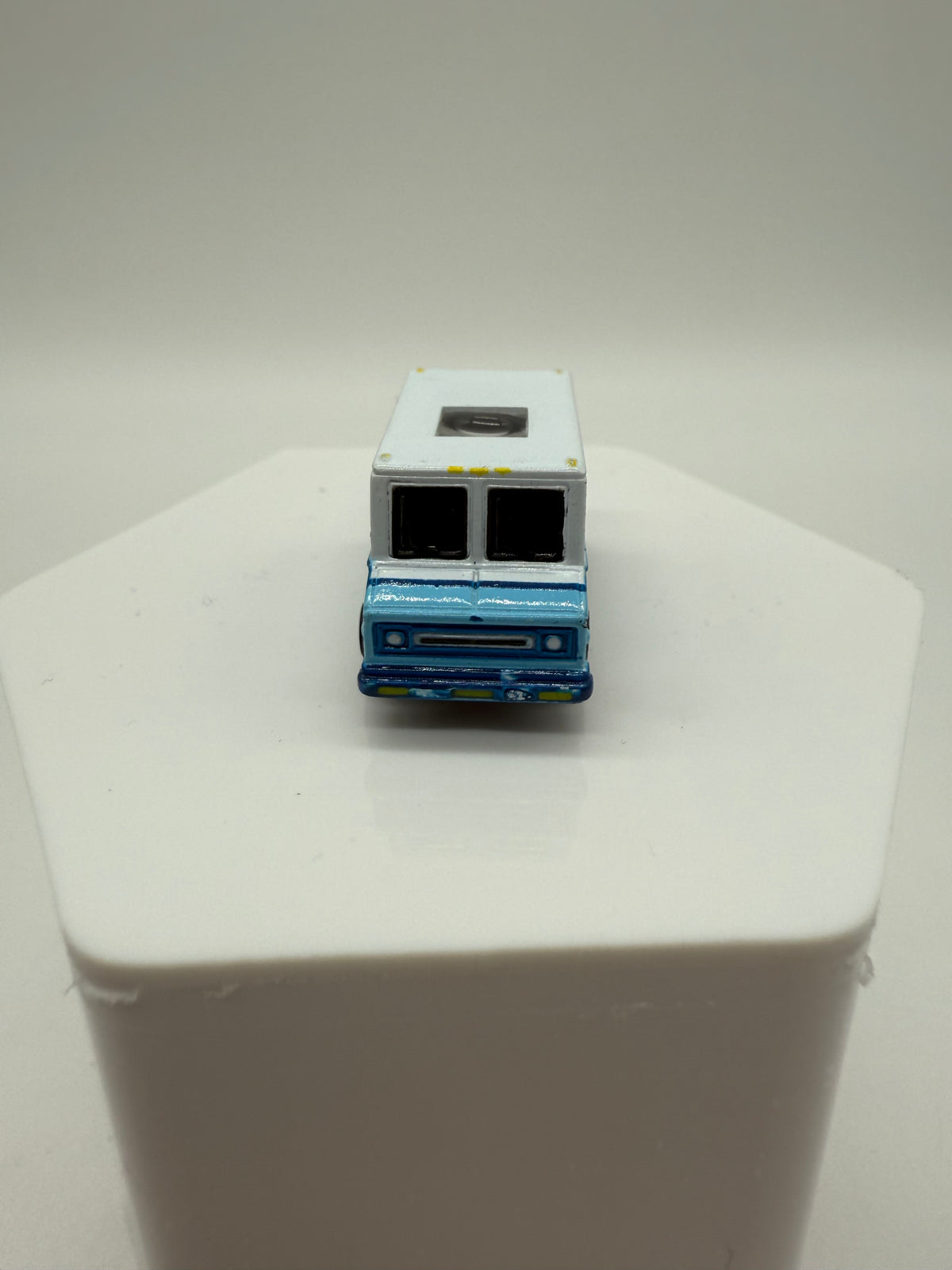 Galoob 1990 Micro Machines Private Eyes Dog Catcher, photo 2 of 8