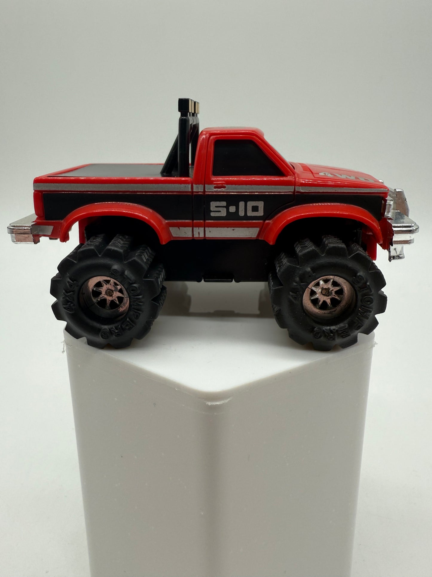 Schaper 1986 Stomper 4X4 Chevrolet S-10 Red Pick Up Truck