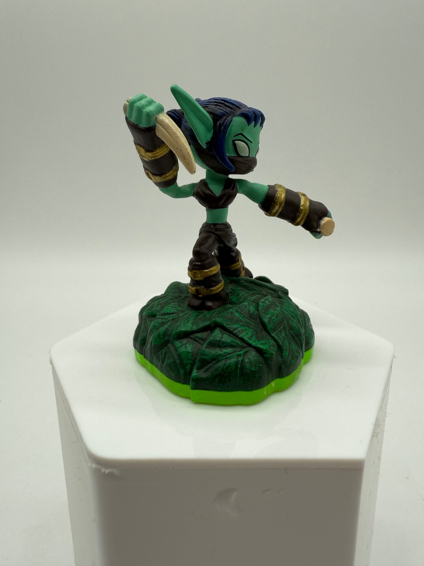 Activision 2011 Spyro's Adventure Skylanders Stealth Elf