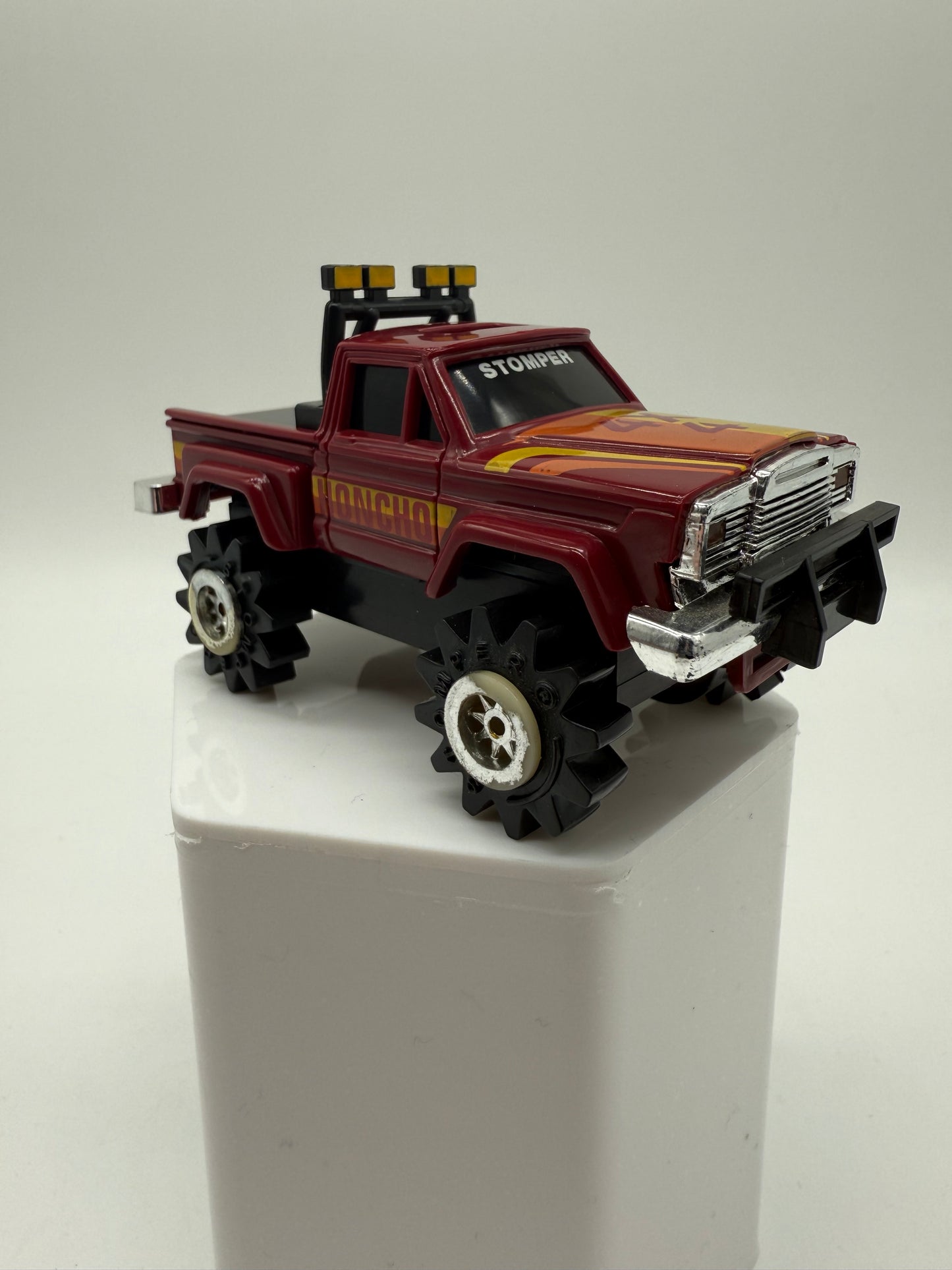 Schaper Stomper 1983 Gen II Jeep Honcho Maroon Pickup Battery Op Works