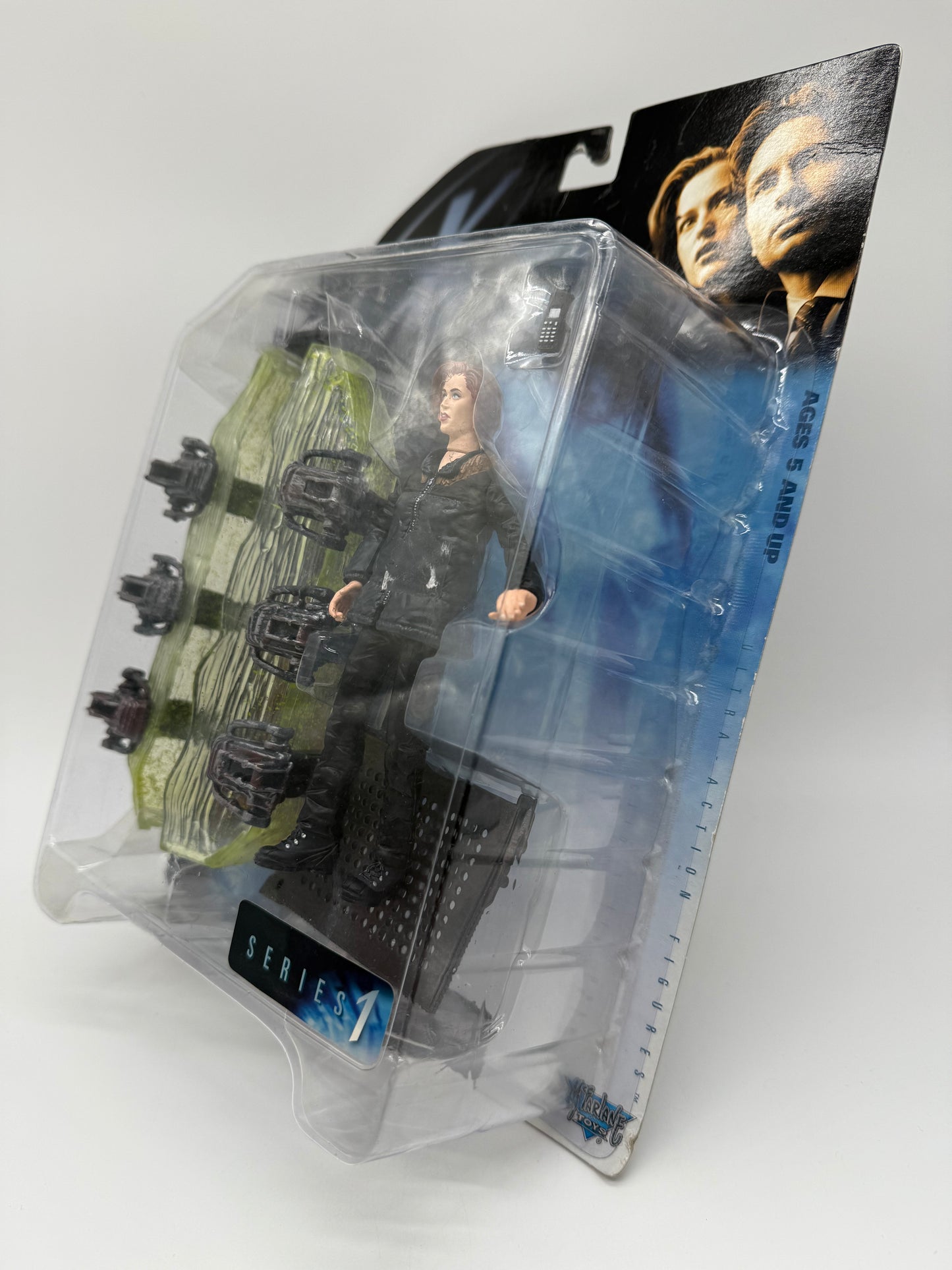 McFarlane 1998 The Flies Fight The Future Agent Scully
