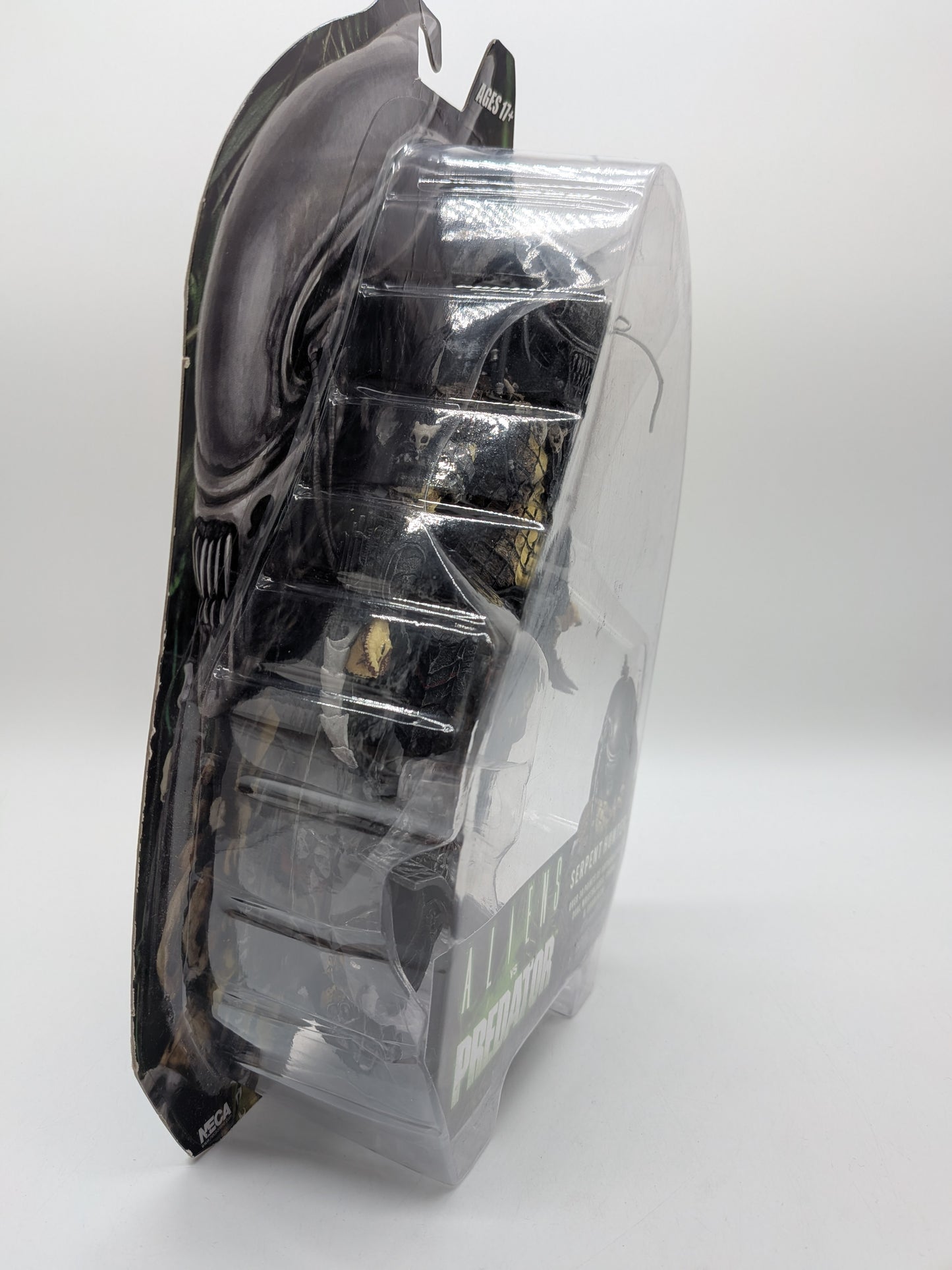 NECA 2017 Aliens vs Predator Serpent Hunter Action Figure