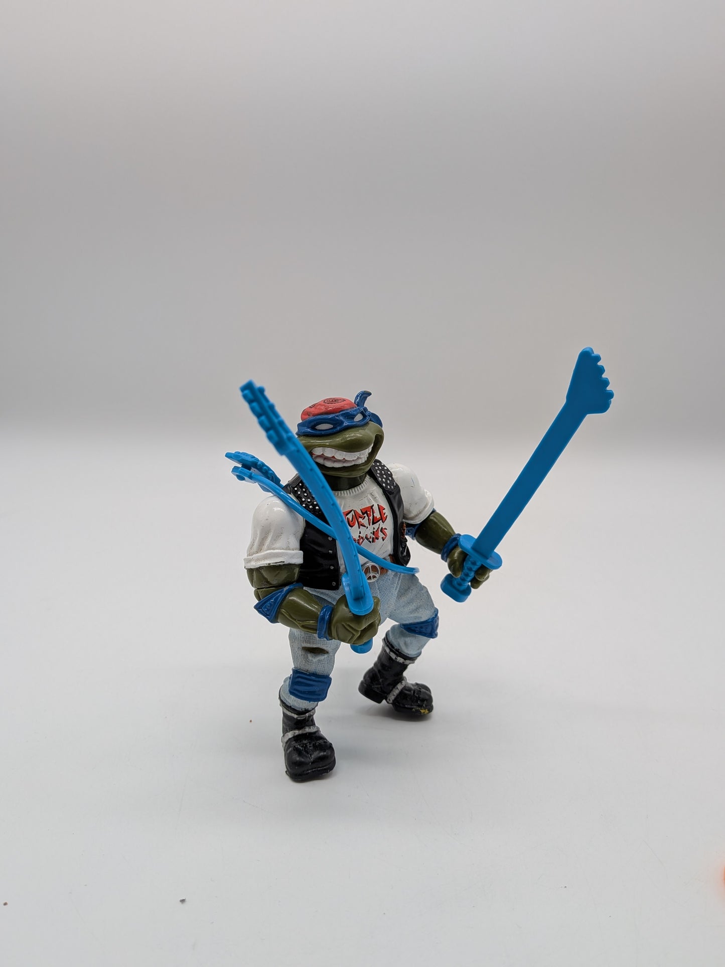 Playmates 1991 Teenage Mutant Ninja Turtles Classic Rocker Leo Action Figure