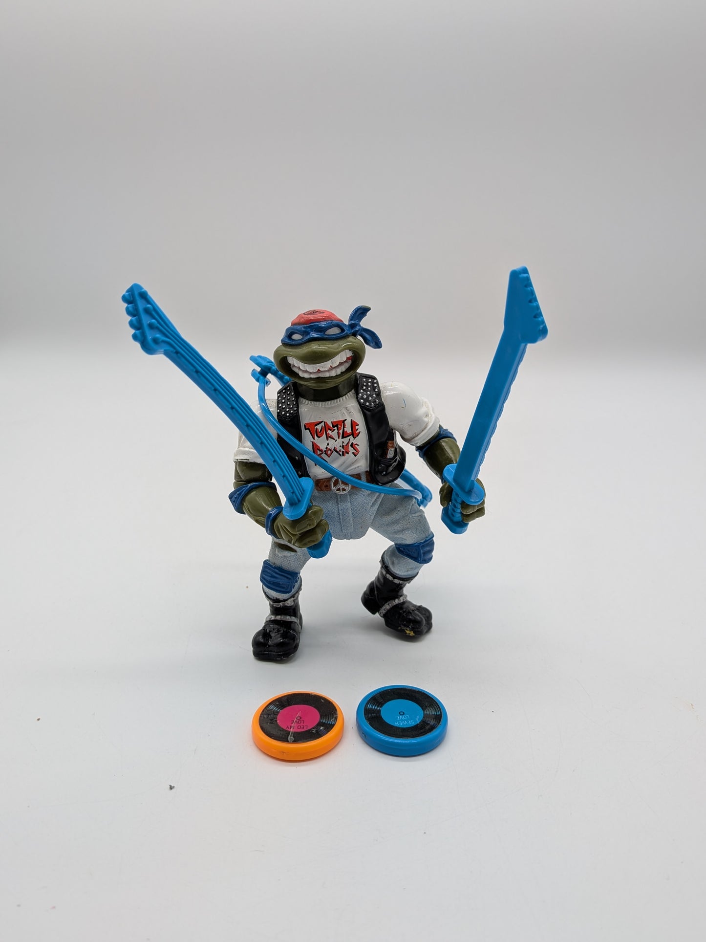 Playmates 1991 Teenage Mutant Ninja Turtles Classic Rocker Leo Action Figure