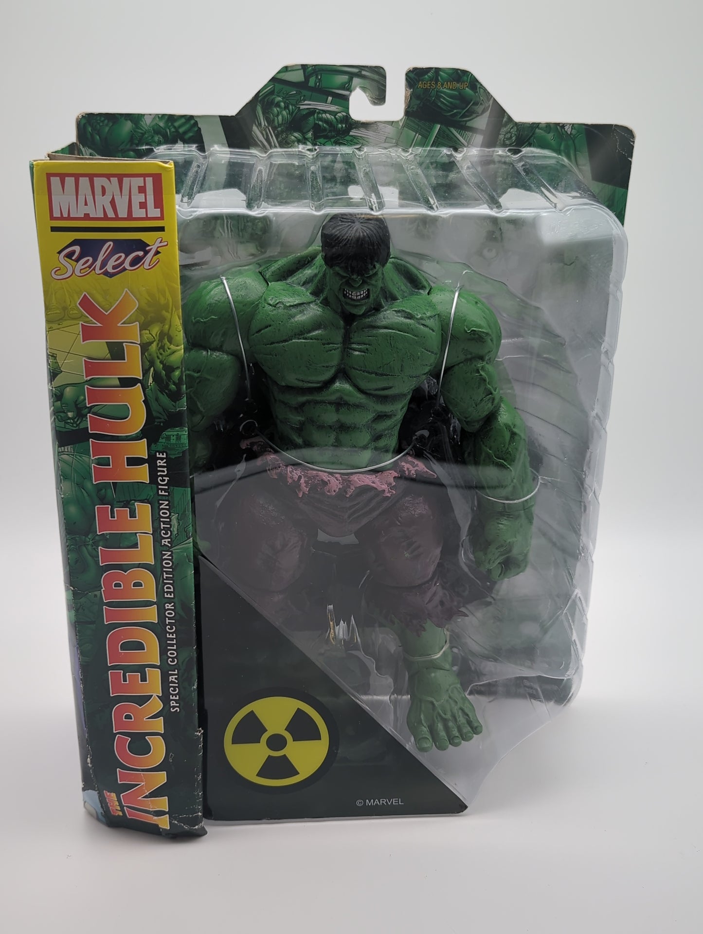 Diamond Select Toys Marvel Select Incredible Hulk Action Figure