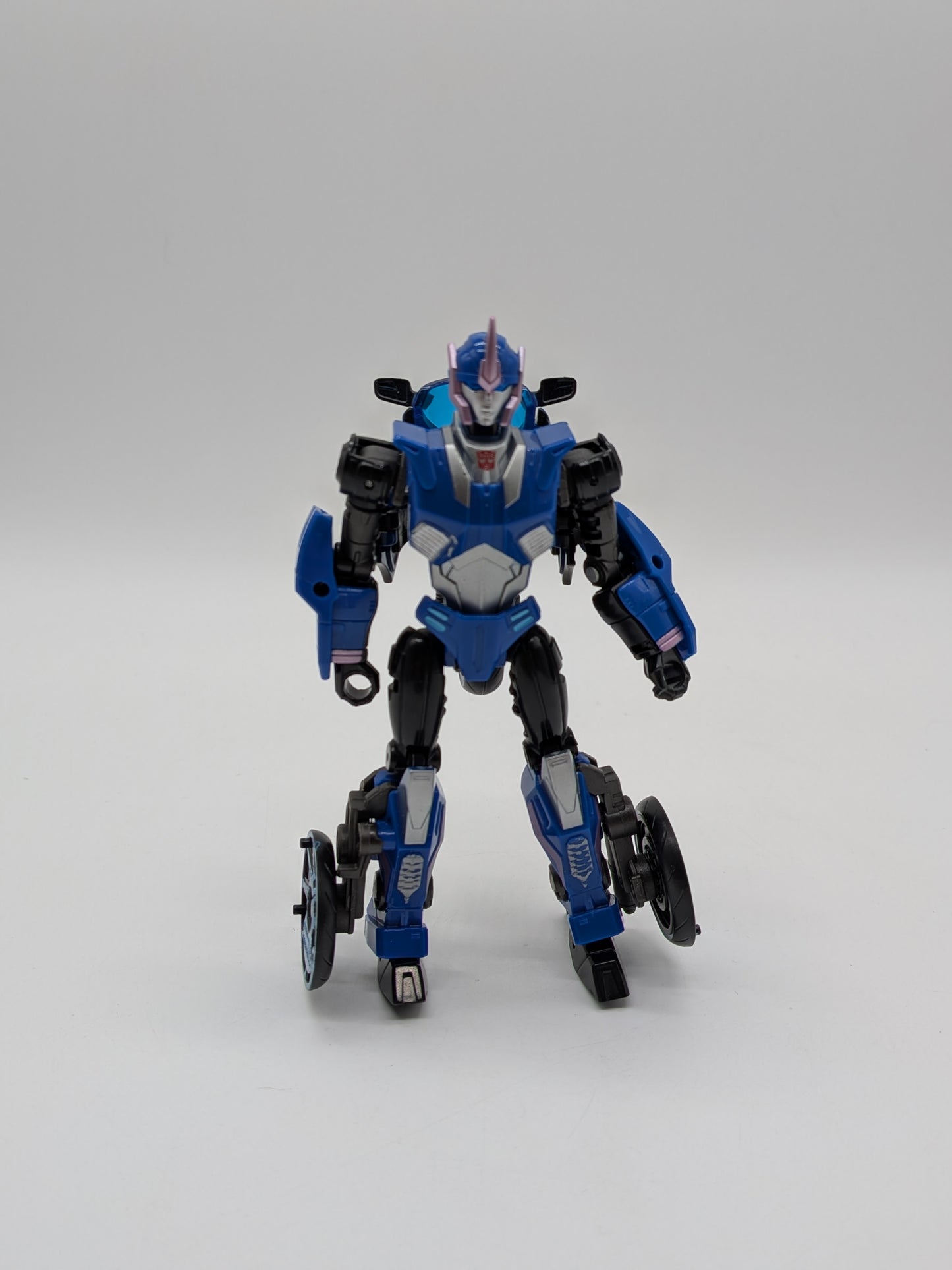 Hasbro 2022 Transformers Prime Universe Arcee Figure