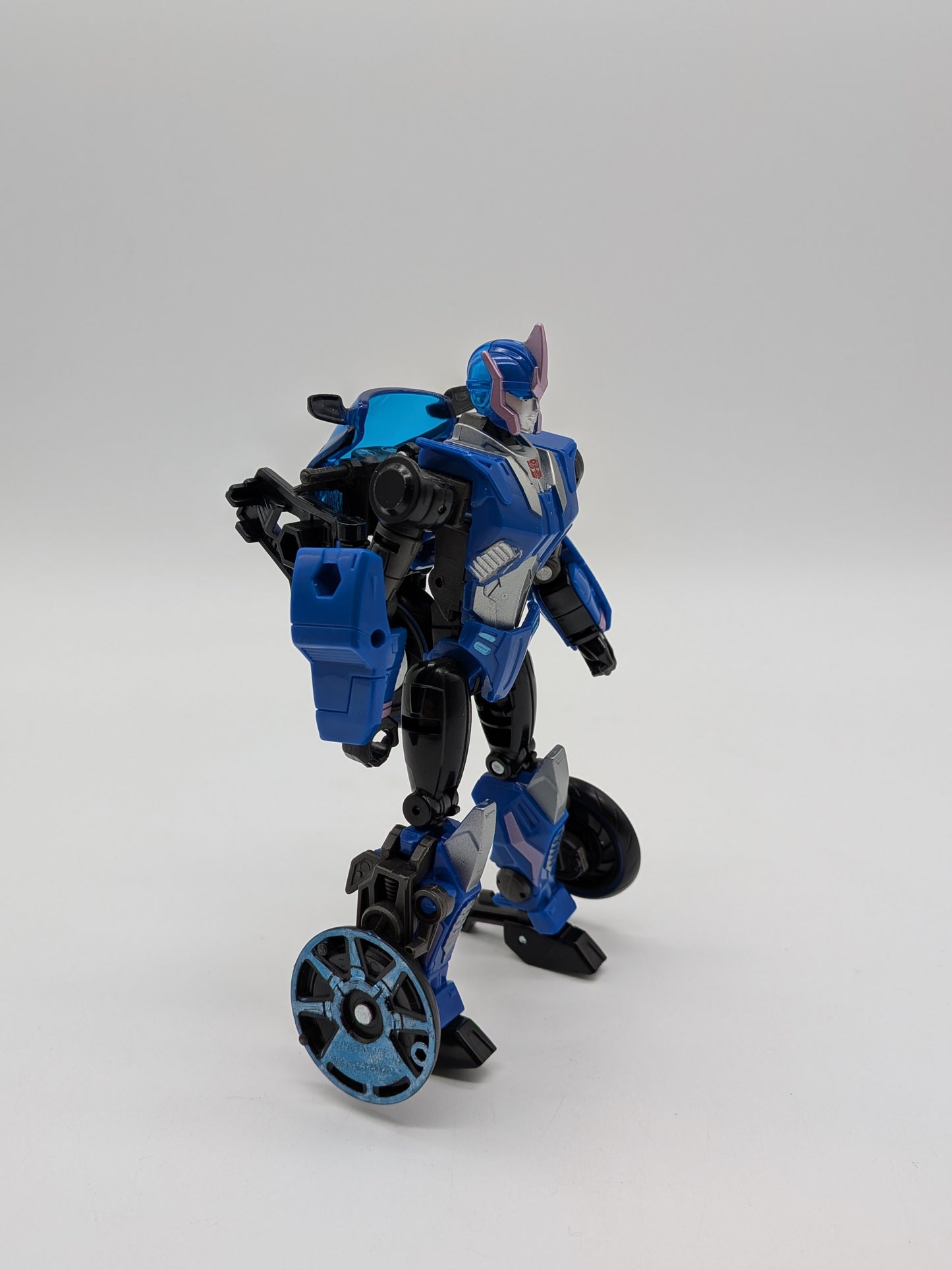 Hasbro 2022 Transformers Prime Universe Arcee Figure