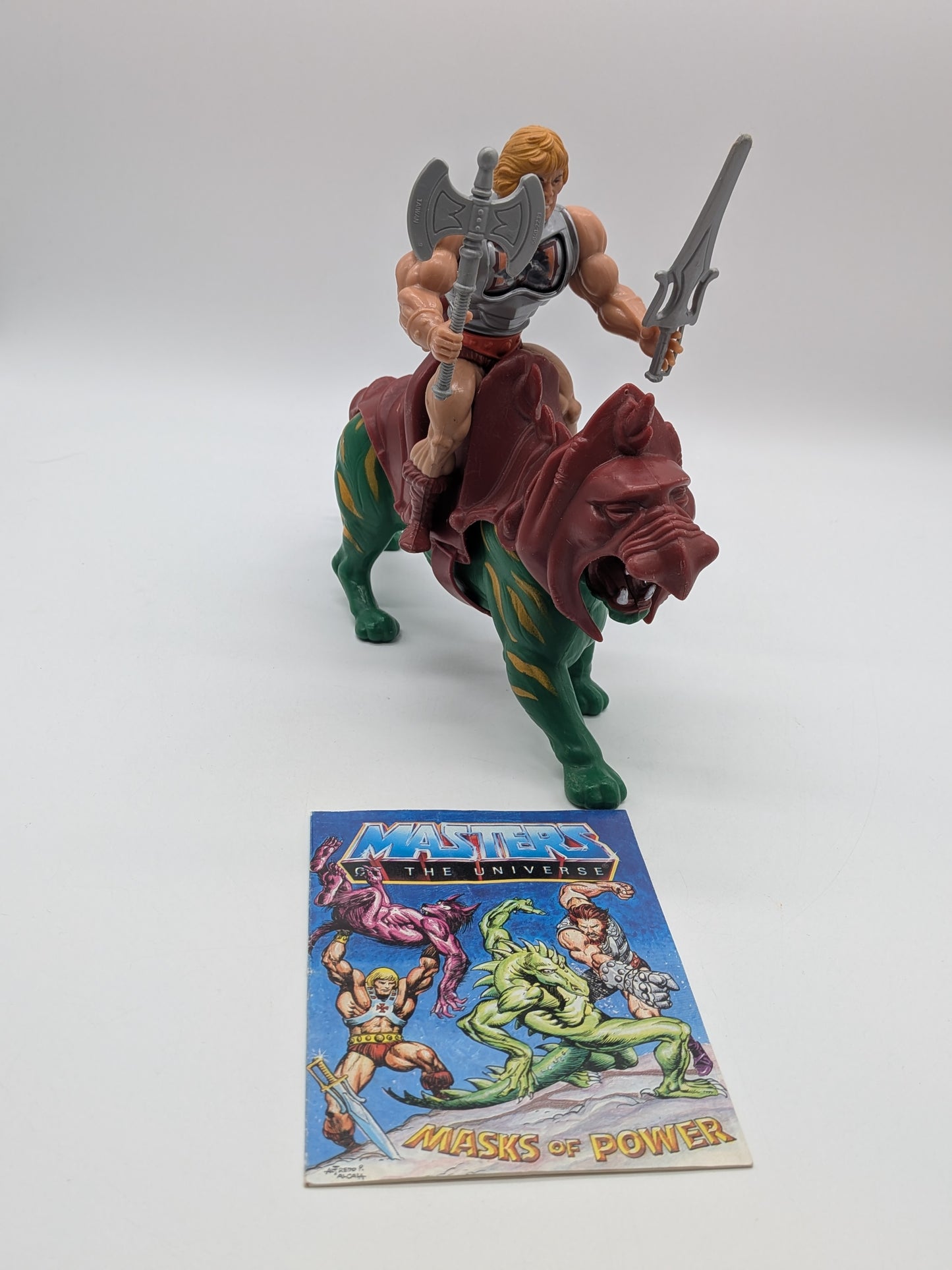 Mattel 1982 Masters of the Universe Battlecat & 1984 Battle Armor He-Man Action Figure