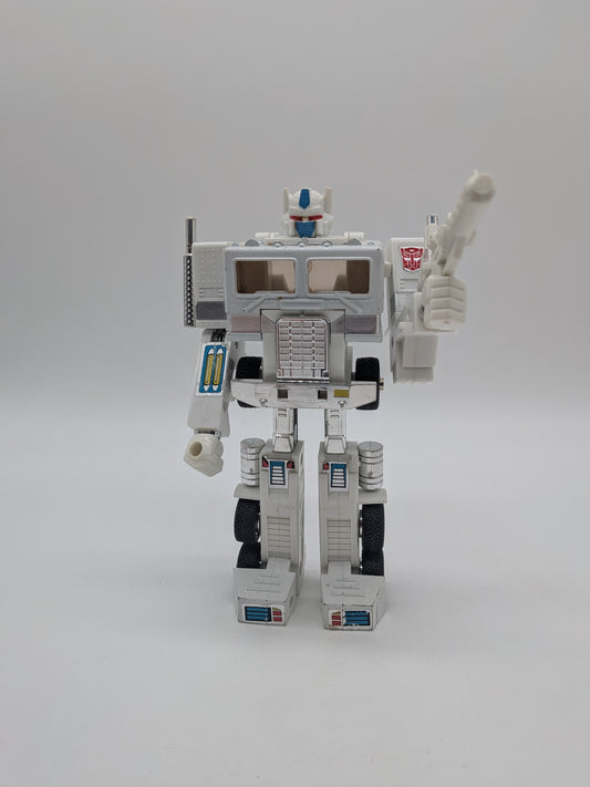 Hasbro 1986 Transformers Ultra Magnus Figure