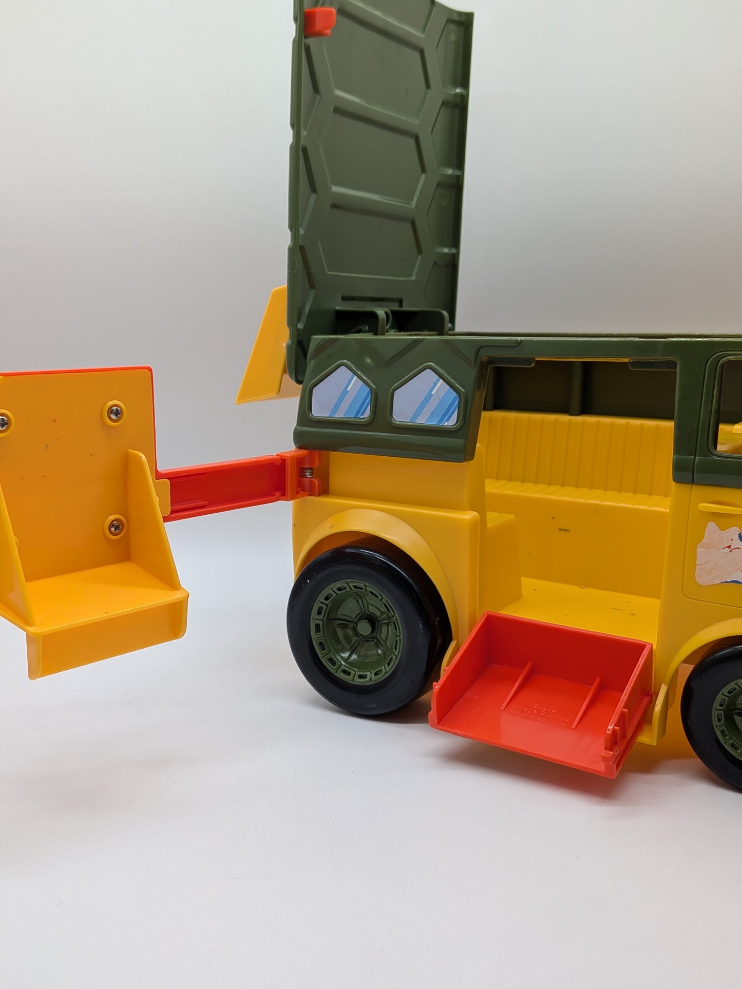 Playmates 1989 Teenage Mutant Ninja Turtles Party Wagon Vehicle