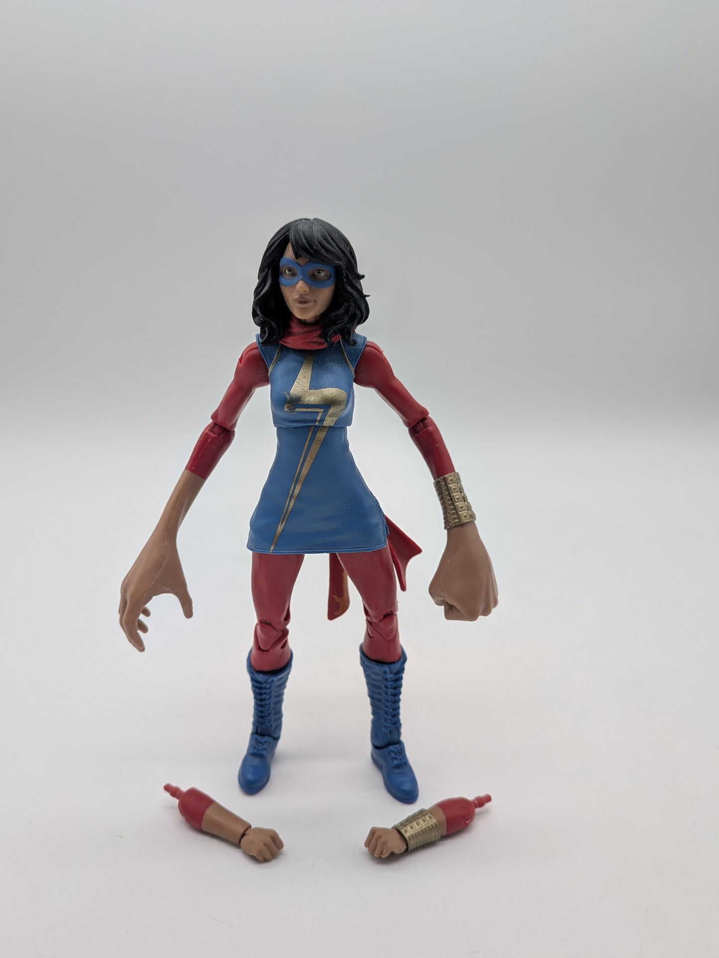 Hasbro 2020 Marvel Legends Gamerverse Ms. Marvel Action Figure