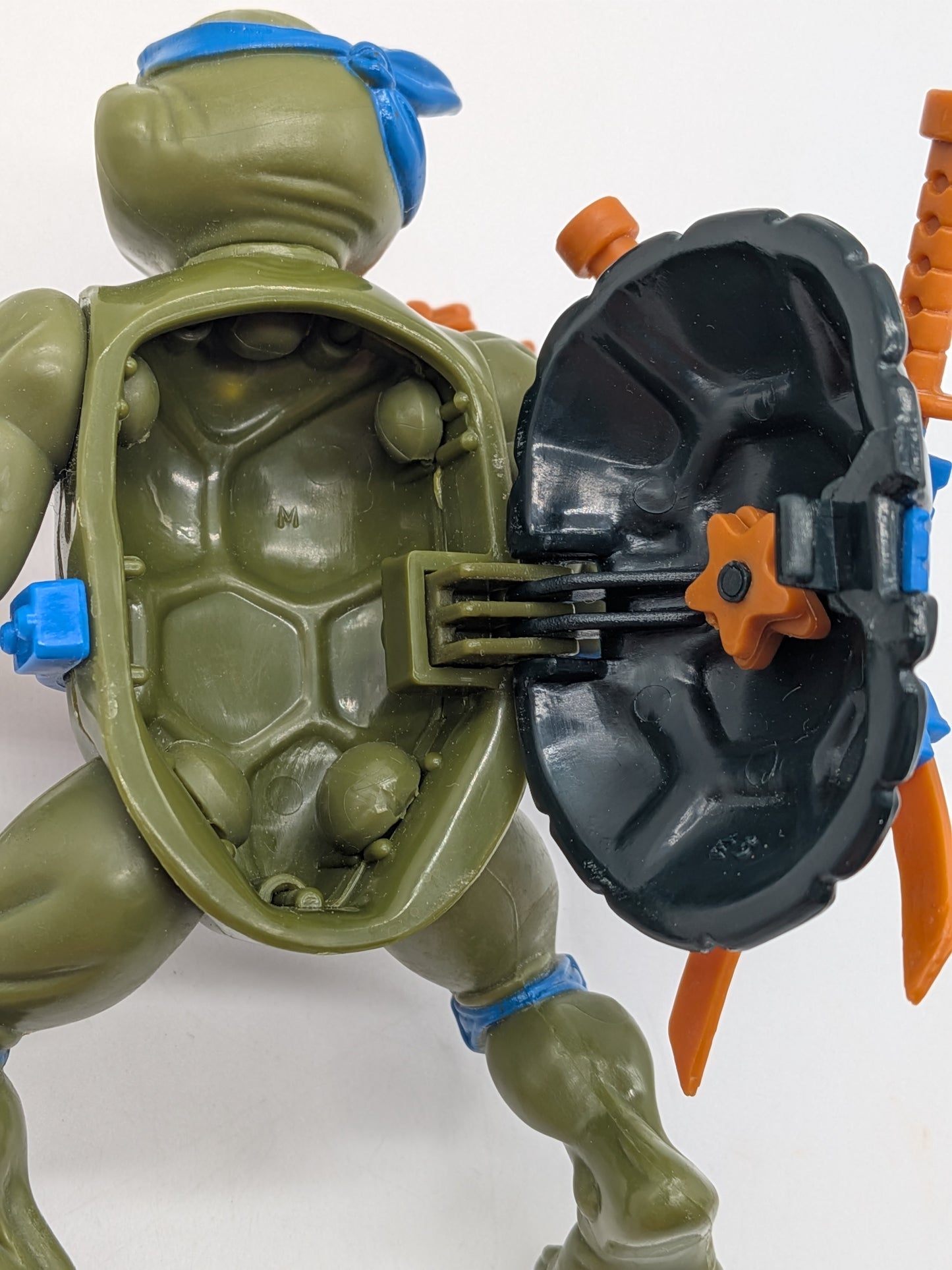 Playmates 1991 Teenage Mutant Ninja Turtles Storage Shell Leonardo Action Figure