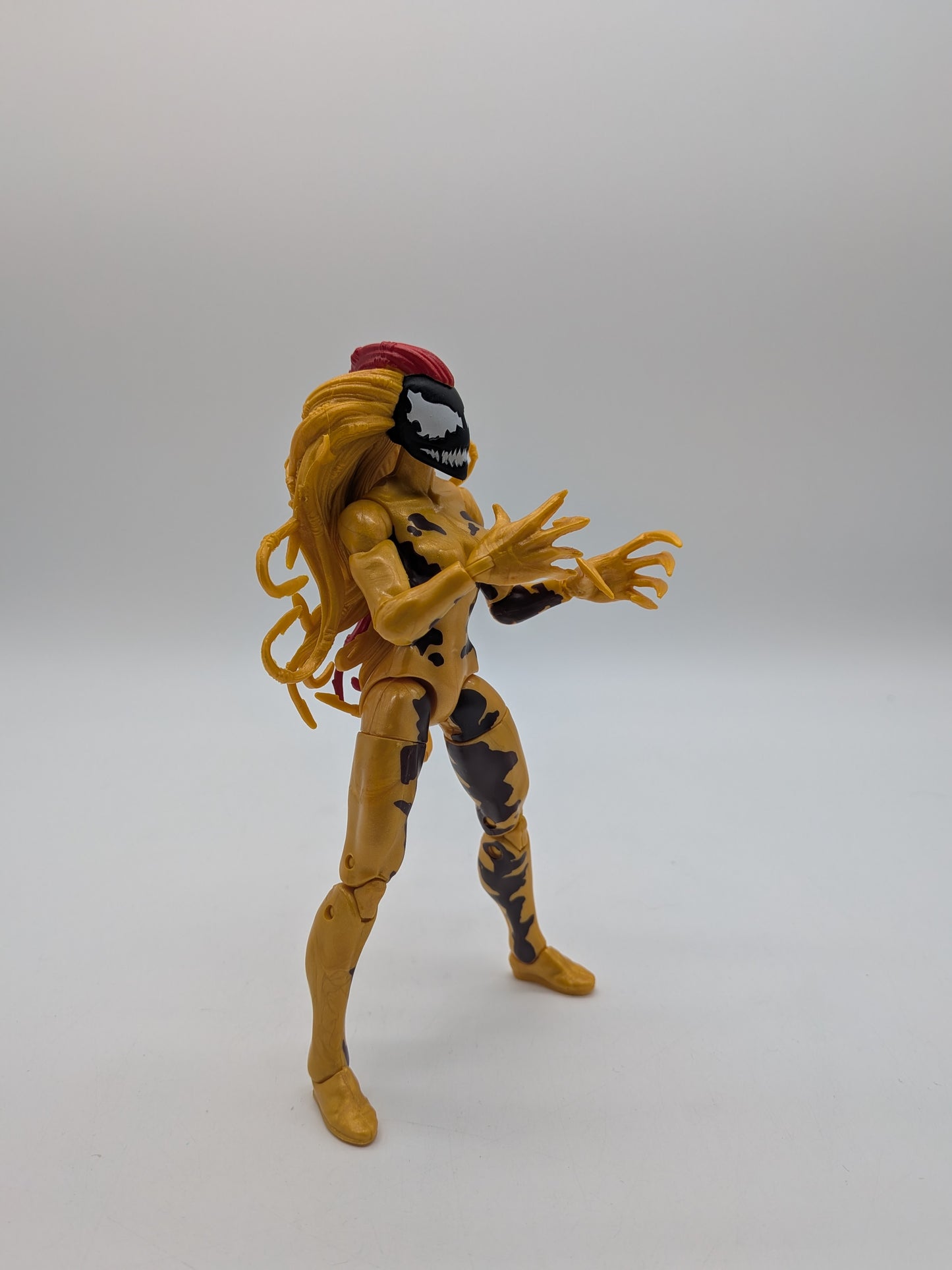 Hasbro 2018 Marvel Legends Scream Action Figure