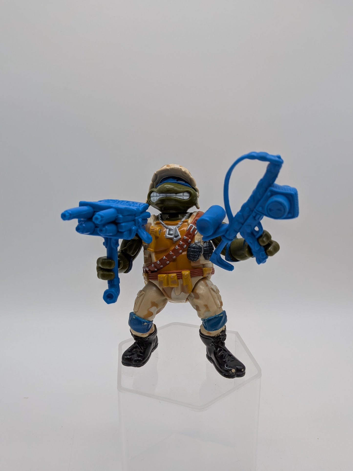 Playmates 1991 Teenage Mutant Ninja Turtles Mutant Military Lieutenant Leo Action Figure