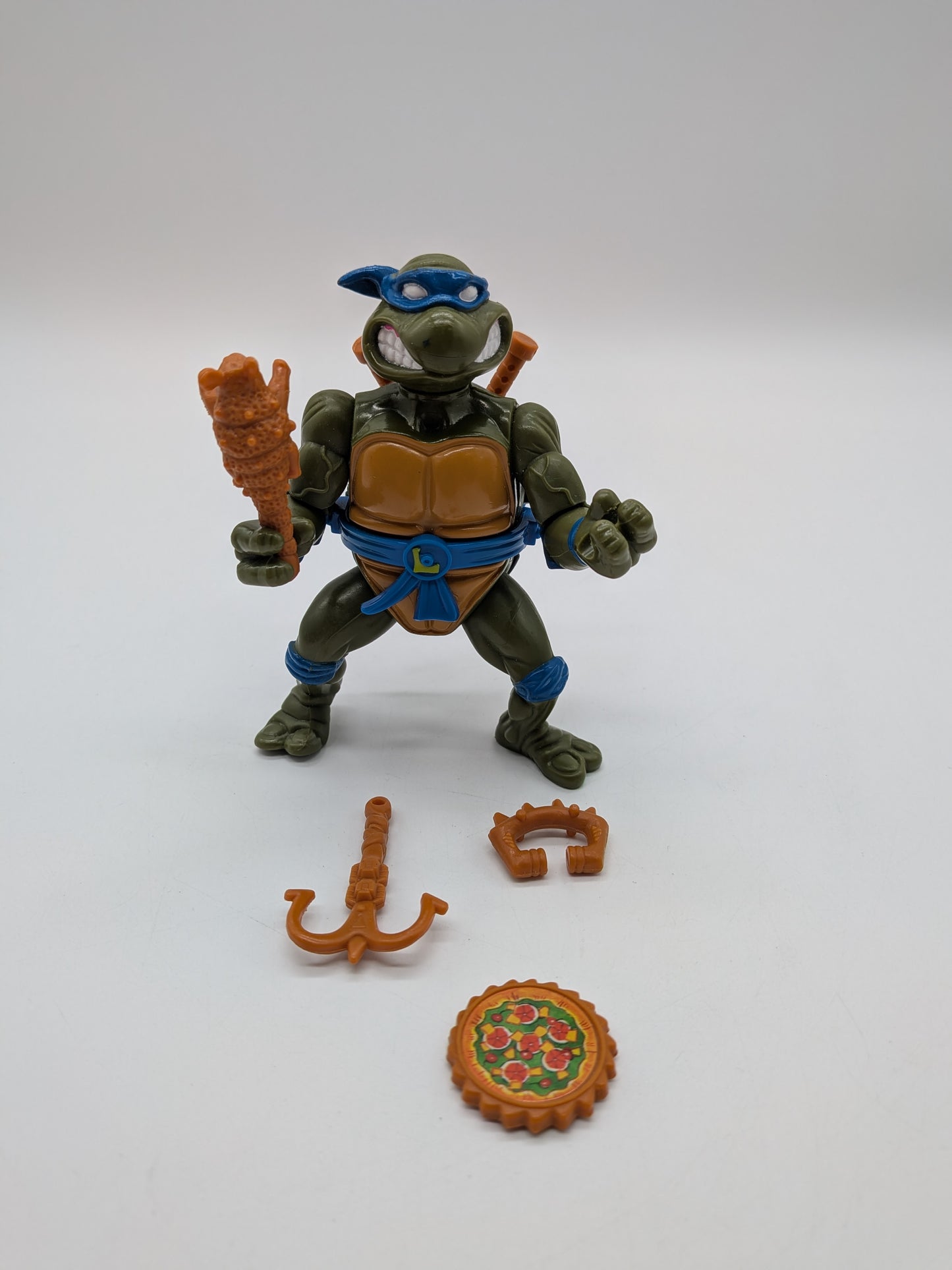 Playmates 1991 Teenage Mutant Ninja Turtles Storage Shell Leonardo Action Figure