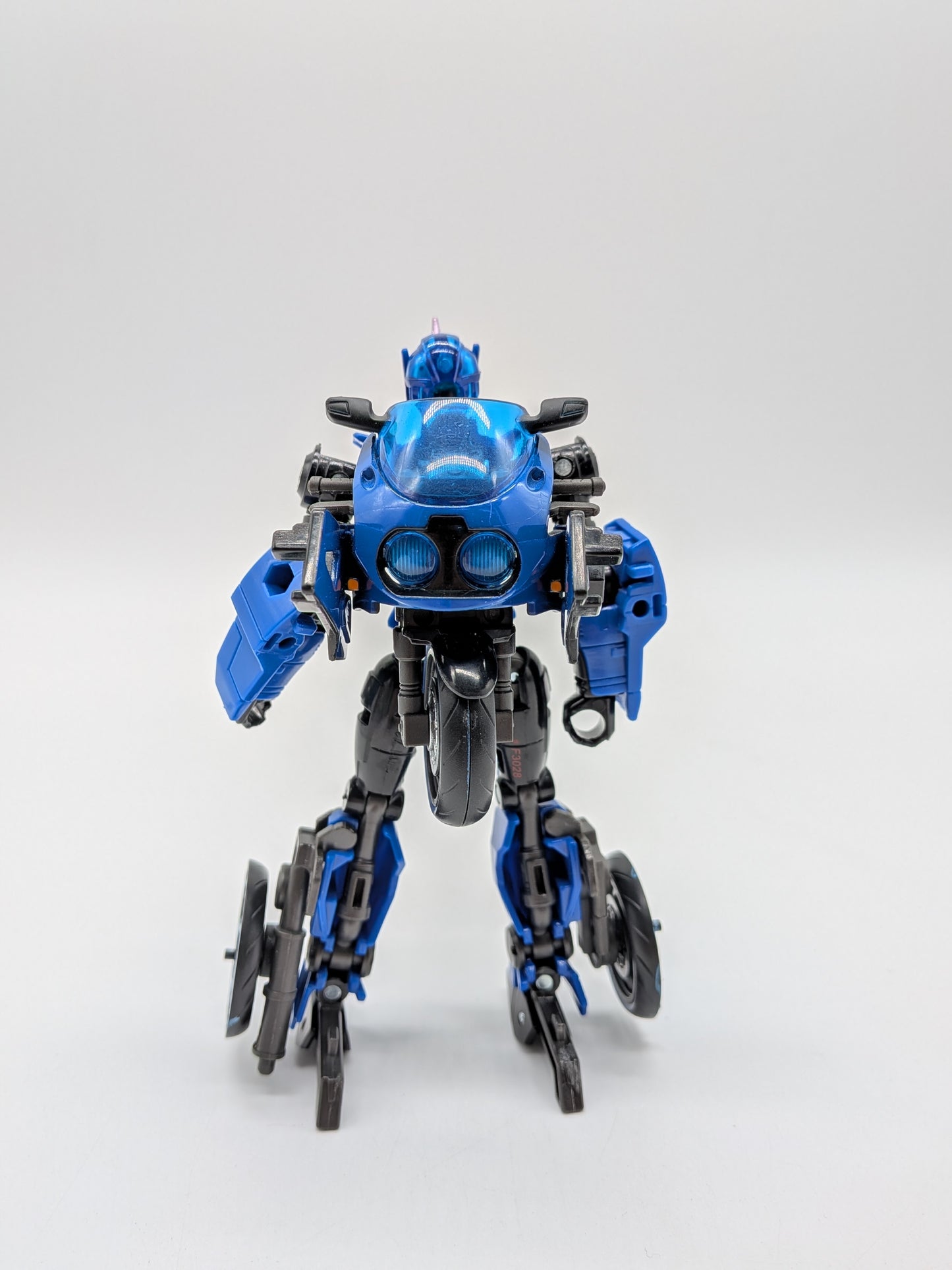 Hasbro 2022 Transformers Prime Universe Arcee Figure